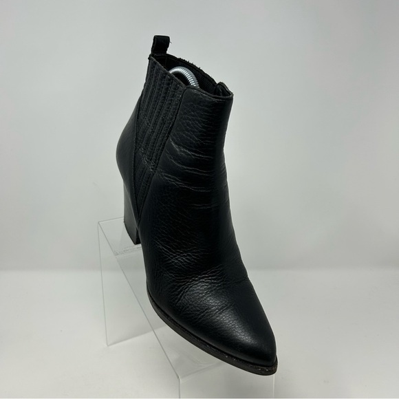 Marc Fisher LTD Black Leather Pull On Pointed Toe Ankle Boots Size 9.5 - Picture 2 of 15